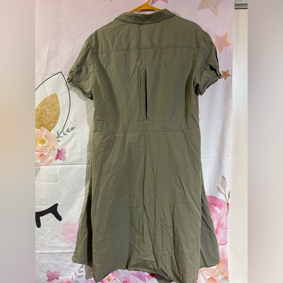 Burberry Olive Button-Up Shirt - Picture 7 of 7